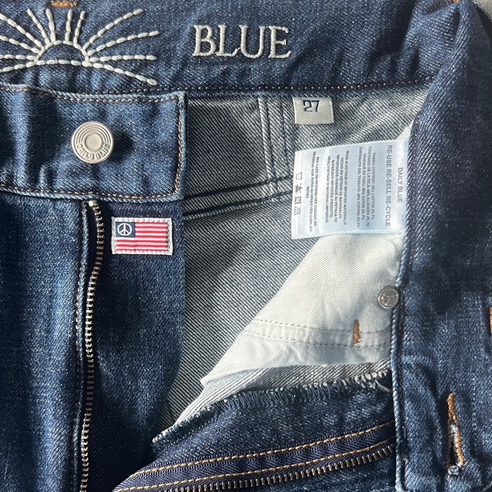 Daily Blue | Stylish Blue Straight Leg Jeans NWOT